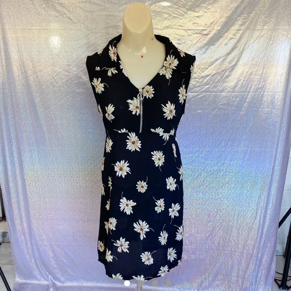 Vintage 1990’s Daisy Print Mini Dress